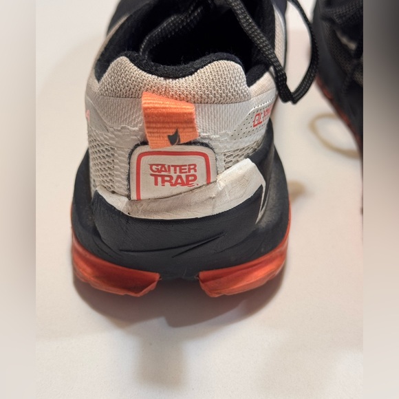 Altra Olympus 4 Womens US Size 9 Running Shoes Black Gaiter Trap Vibram Sneakers - Picture 4 of 13